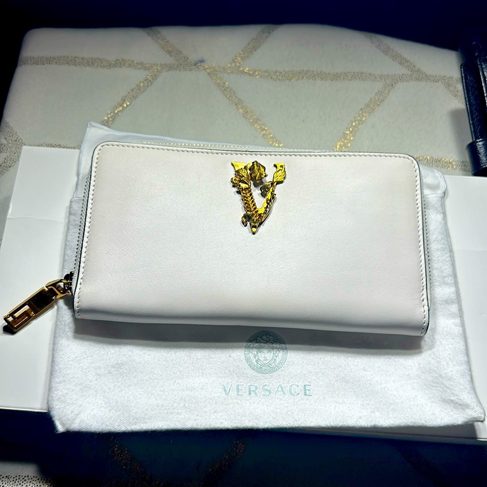 New white Versace wallets, elegant with dust bag and box